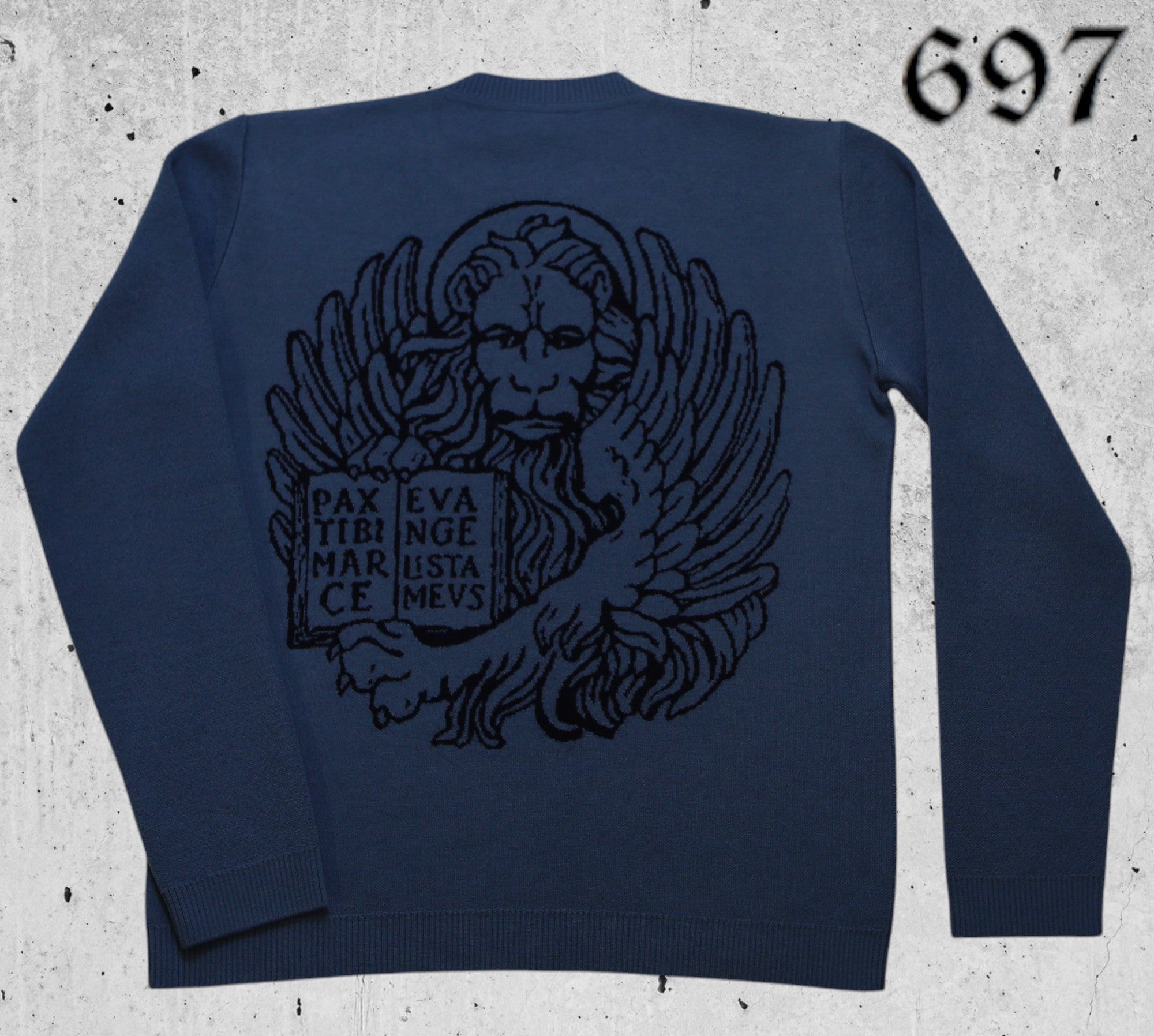 Maglione scollo V in lana con leone in moeca