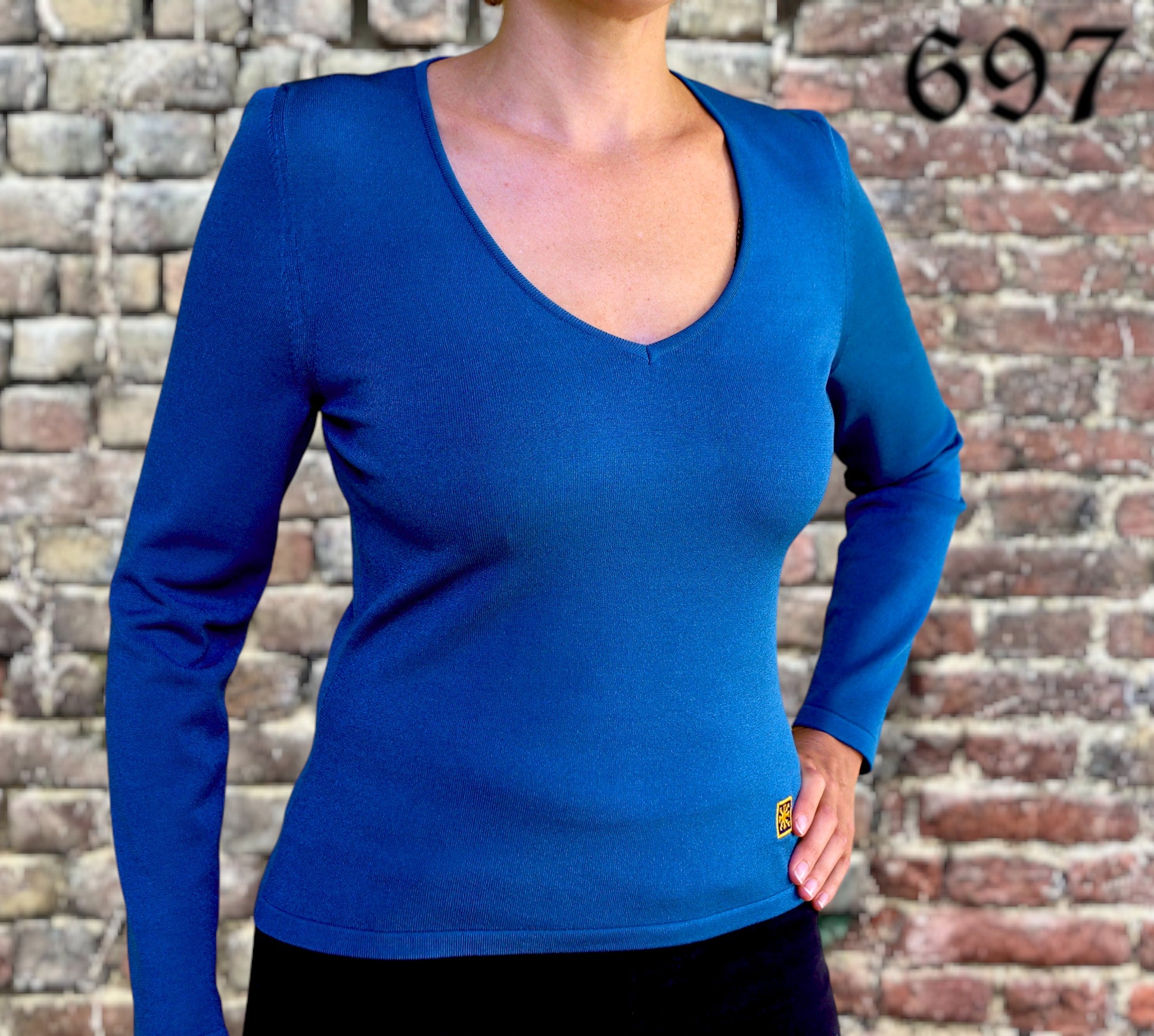 Maglia con scollo V in viscosa elasticizzata