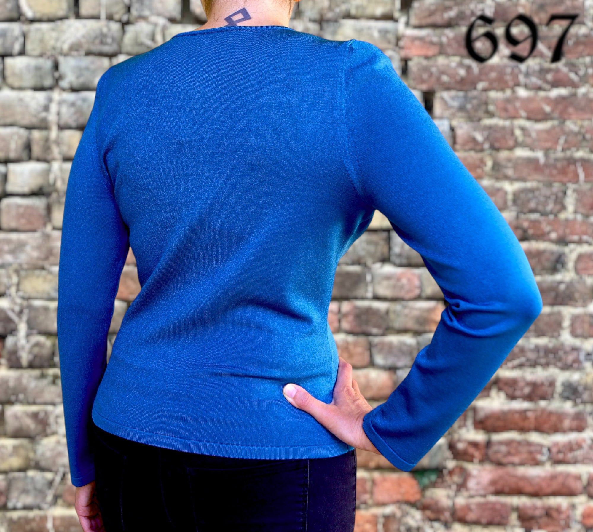 Maglia con scollo V in viscosa elasticizzata