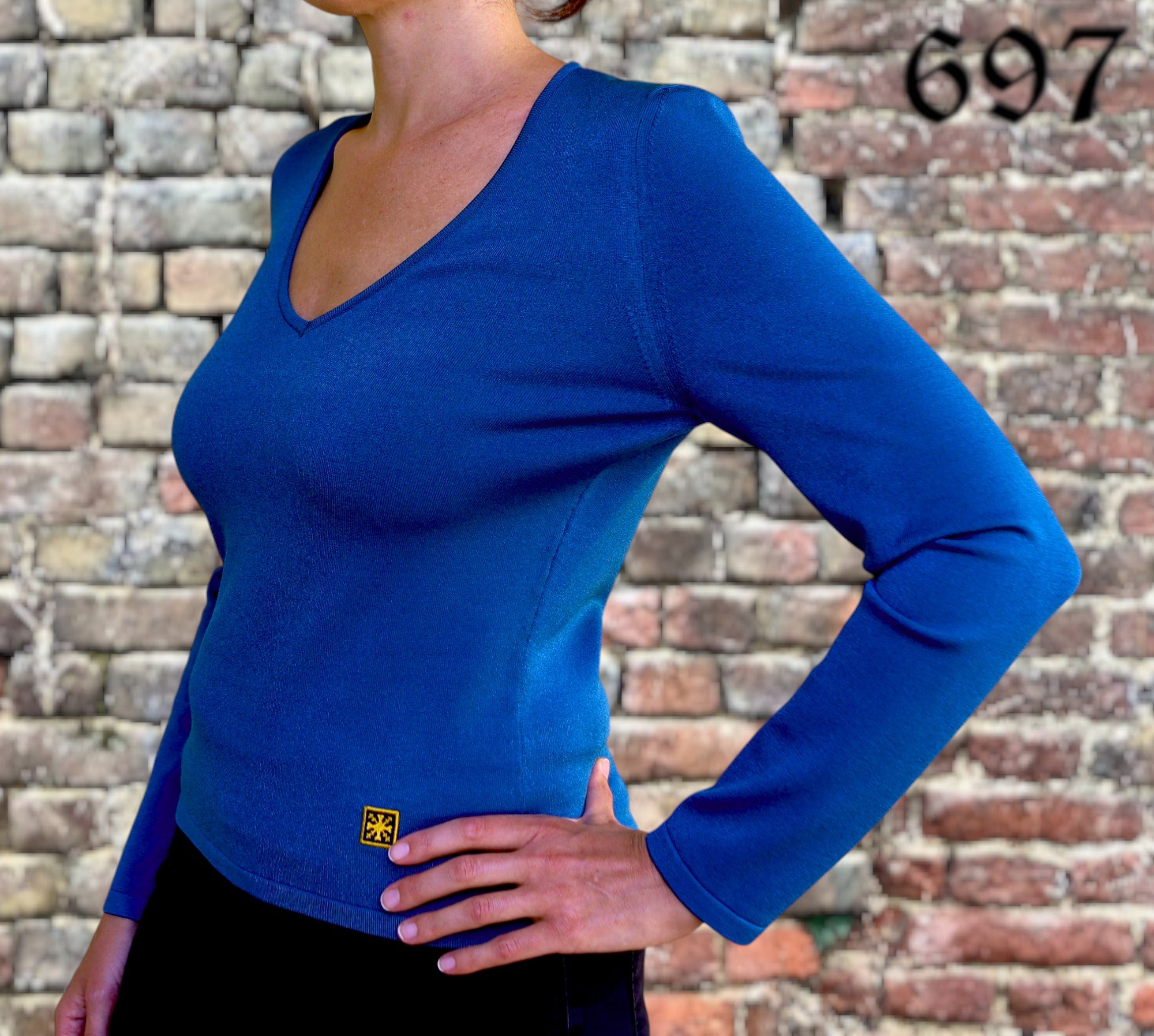 Maglia con scollo V in viscosa elasticizzata