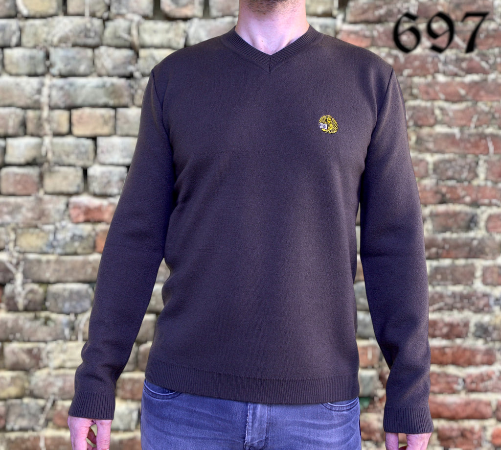 Maglione scollo V in lana con leone in moeca