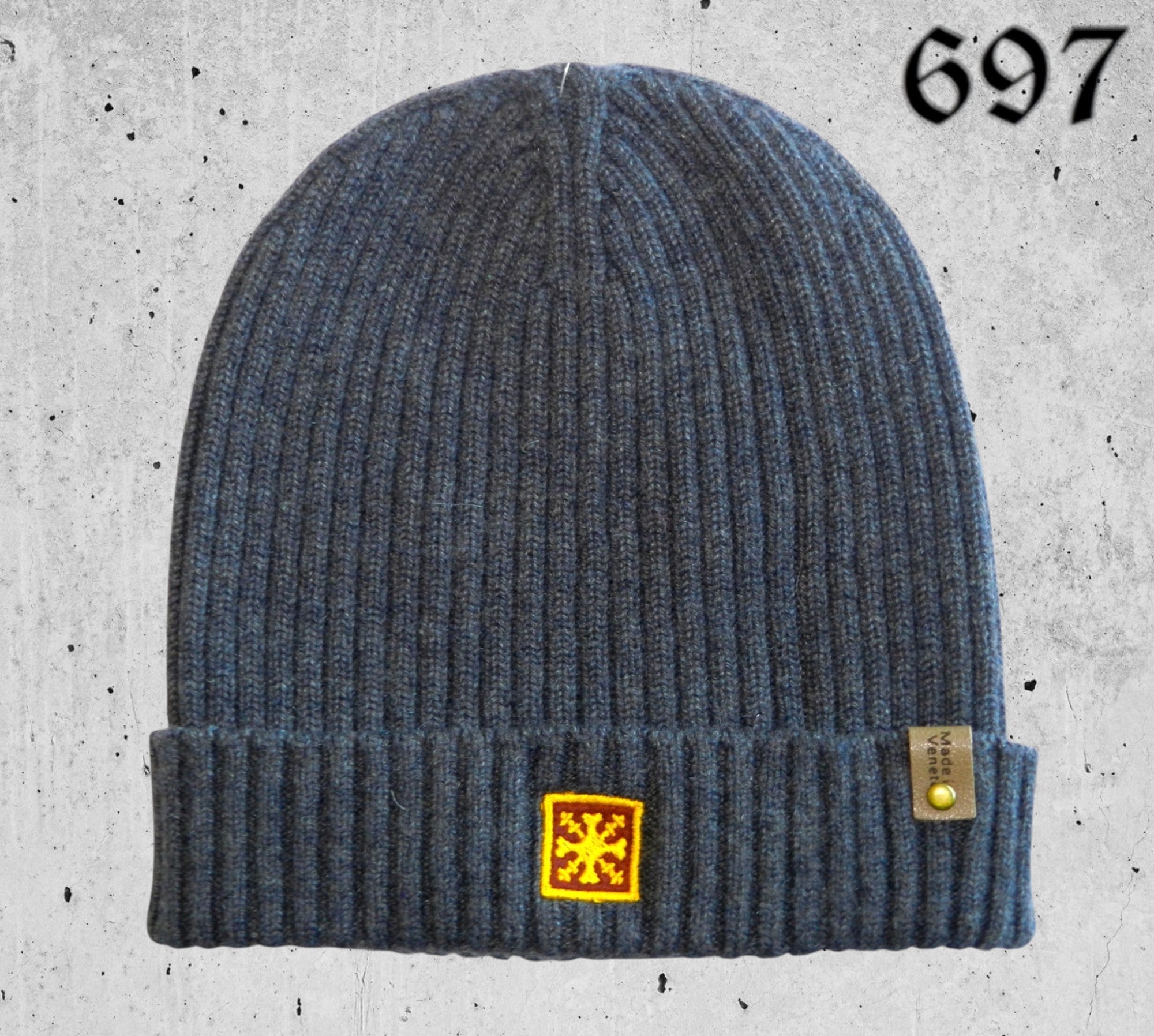 Berretto in Puro Cashmere a Coste Aderente