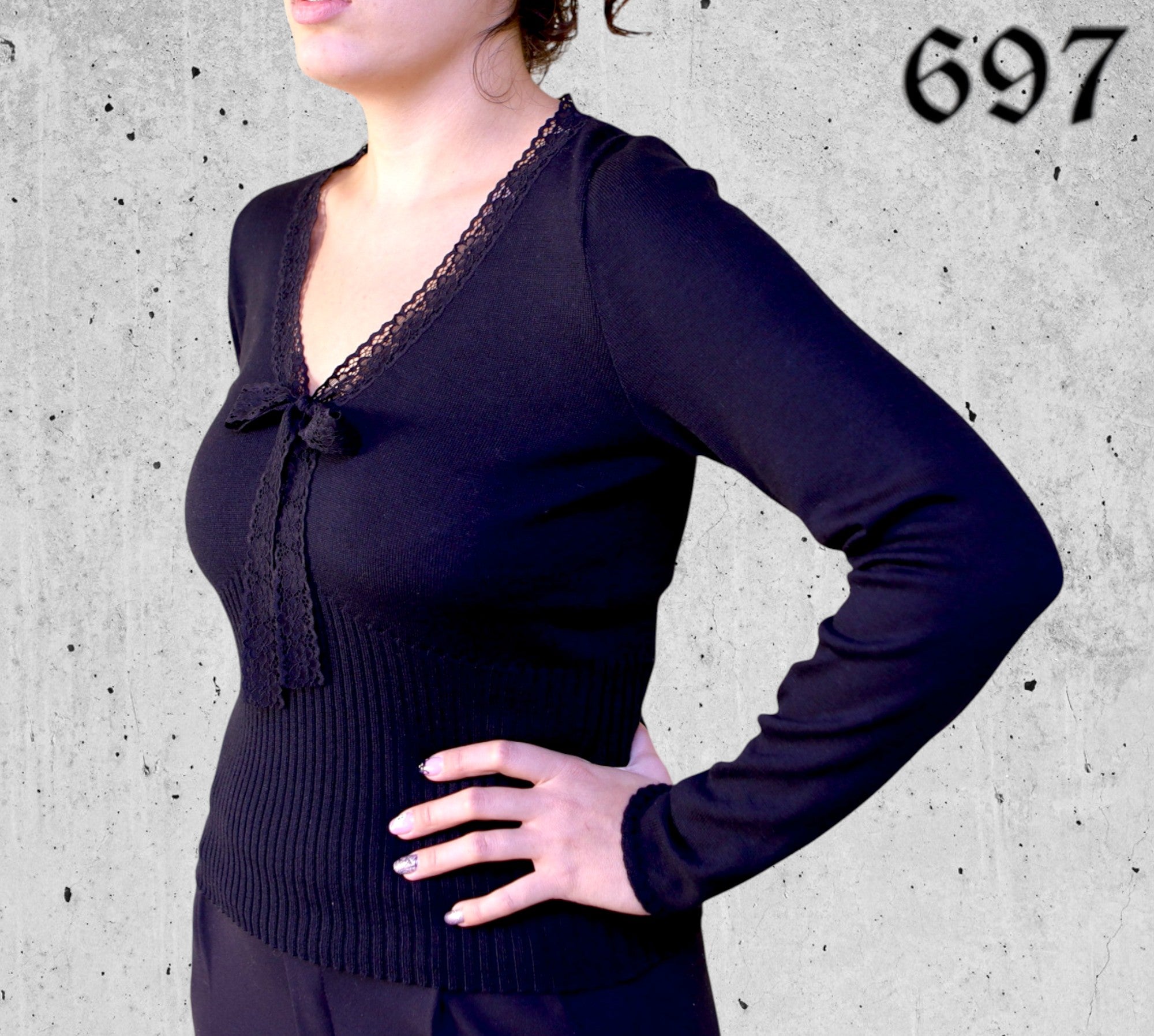 Maglia in Lana con Ampio Scollo a V Bordato in Pizzo