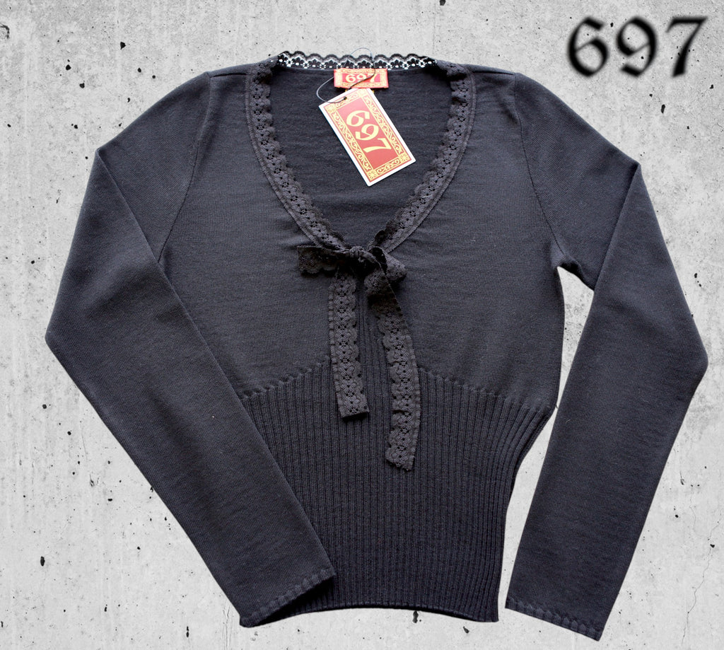 Maglia in lana con ampio scollo a V bordato in pizzo